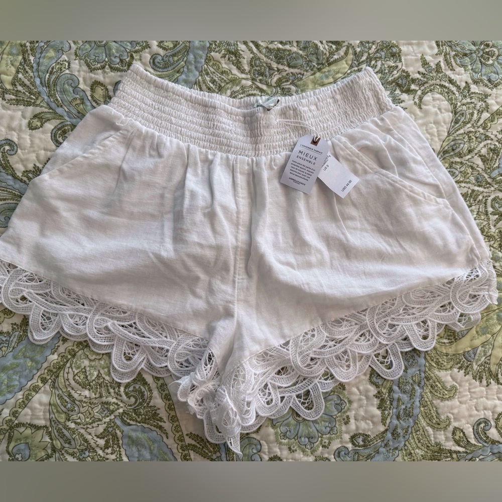American Eagle White Knit Shorts NWT